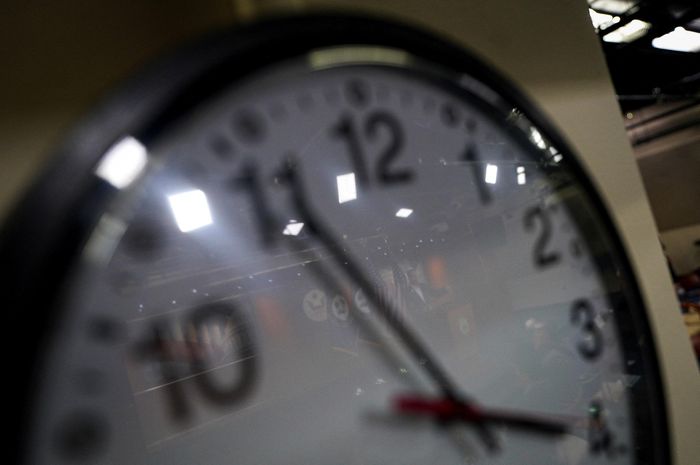 Đồng hồ bên trong tòa nhà Quốc hội Mỹ. Ảnh: Reuters.