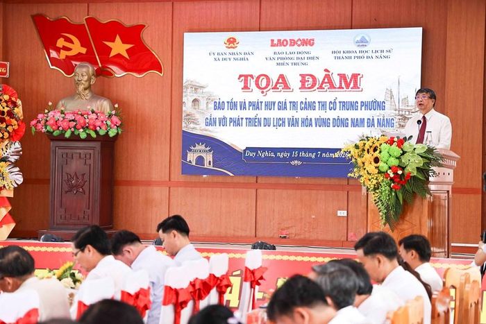Ông Bùi Văn Tiếng - Chủ tịch Hội Khoa học lịch sử TP. Đà Nẵng phát biểu tại tọa đàm
