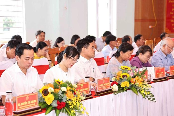 Đại diện lãnh đạo Sở VHTTDL TP. Đà Nẵng cùng các đại biểu tham dự tọa đàm