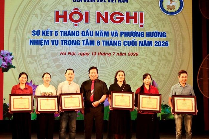 Tại Hội nghị, Liên đoàn Xiếc Việt Nam đã biểu dương các nghệ sĩ đạt thành tích tại các liên hoan xiếc quốc tế, đồng thời khen thưởng các tập thể, cá nhân có nhiều đóng góp trong hoạt động chuyên môn.