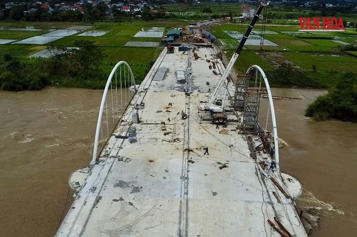 Hạng mục mặt cầu dần hình thành