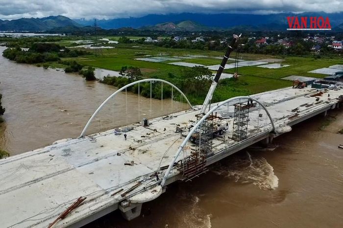 Hình hài dự án cầu trăm tỉ đồng vượt sông sau thời gian thi công