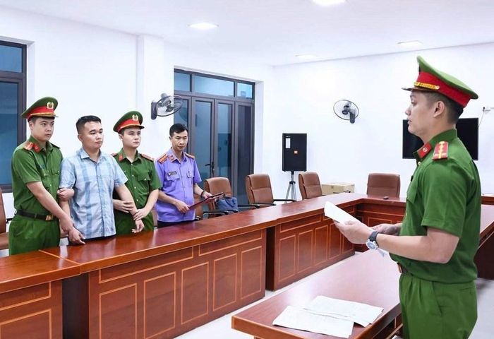 Bị can Nguyễn Hà Duy, thầy giáo môn toán trường THPT Chuyên Tuyên Quang bị khởi tố trước đó. Ảnh: Công an tỉnh Tuyên Quang