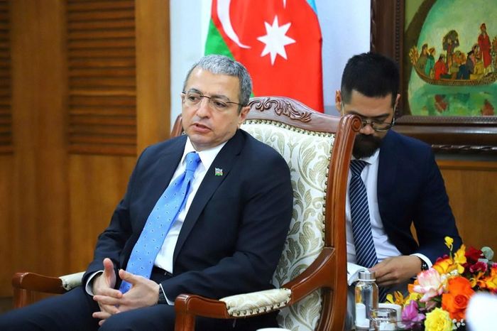 Đại sứ Shovgi Kamal Oglu Mehdizade tại buổi làm việc