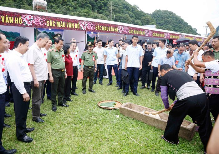 Tổng Bí thư, Chủ tịch nước Tô Lâm dự Ngày hội Toàn dân bảo vệ an ninh Tổ quốc năm 2026 tại bản Lóng Luông, xã Vân Hồ, tỉnh Sơn La