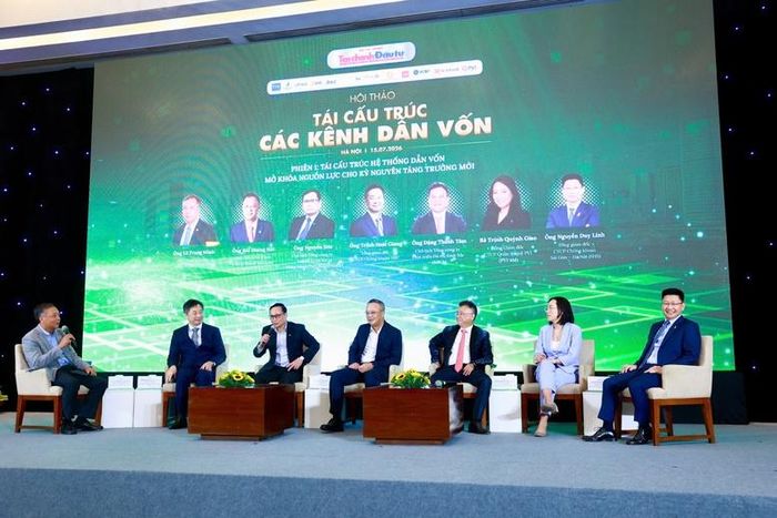 Các chuyên gia, nhà quản lý trao đổi tại hội thảo "Tái cấu trúc các kênh dẫn vốn" - Ảnh: VGP
