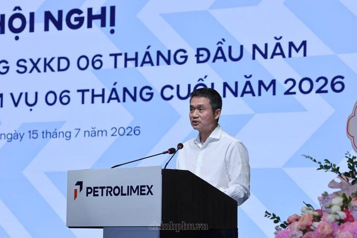 Chủ tịch HĐTV Petrolimex Phạm Văn Thanh báo cáo tại Hội nghị - Ảnh: VGP/Phương Nguyên