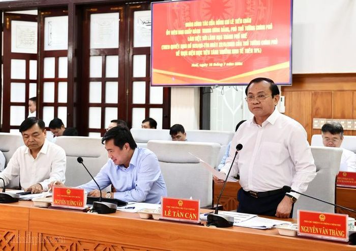 Thứ trưởng Bộ Tài chính Lê Tấn Cận phát biểu - Ảnh: VGP/Thu Sa