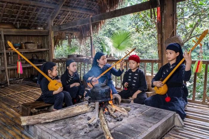 Những nét văn hóa bản địa của người Tày còn được lưu giữ nguyên vẹn tại Khu bảo tồn Làng nhà sàn dân tộc sinh thái Thái Hải, tỉnh Thái Nguyên (Ảnh THANH HẢI)