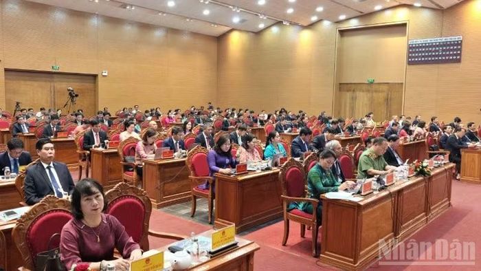 Các đại biểu tham dự kỳ họp.