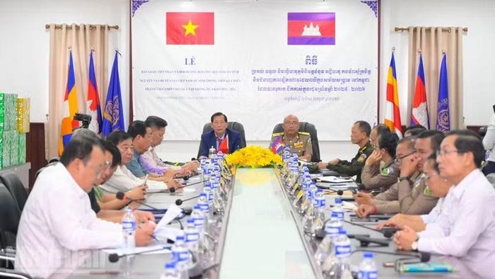 Quang cảnh buổi ký kết.