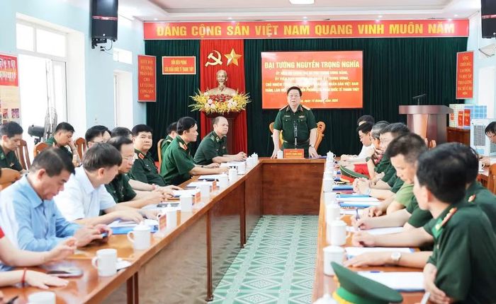 Đại tướng Nguyễn Trọng Nghĩa thăm, làm việc tại Đồn Biên phòng Cửa khẩu Quốc tế Thanh Thủy.