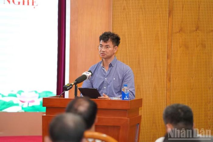 Đồng chí Nguyễn Xuân Bắc thông tin về hoạt động chấn chỉnh tình trạng biểu diễn không trung thực. (Ảnh: HẢI ĐĂNG)