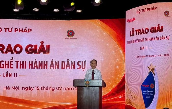 Bộ trưởng Tư pháp Hoàng Thanh Tùng phát biểu tại lễ trao giải. (Ảnh: TL)