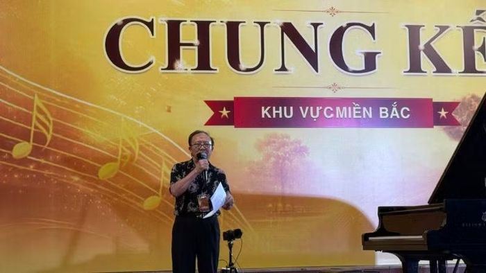 Phó Giáo sư, Tiến sĩ, Nhà giáo Ưu tú Nguyễn Bình Định phát biểu.