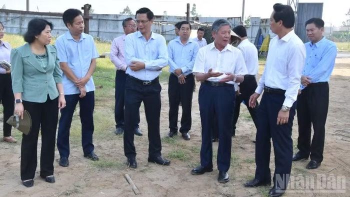 Lãnh đạo tỉnh Đồng Tháp kiểm tra tiến độ xây dựng nhà ở xã hội trên địa bàn tỉnh.