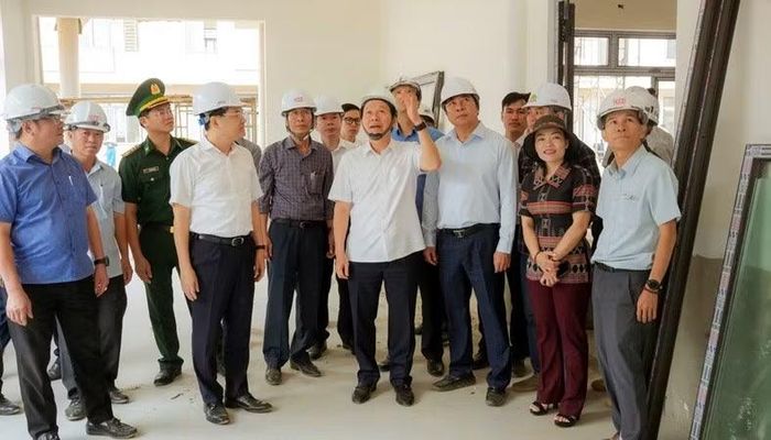 Phó Thủ tướng Lê Tiến Châu kiểm tra, động viên cán bộ, chiến sĩ trên công trường Dự án Trường phổ thông nội trú liên cấp Tiểu học và Trung học cơ sở tại xã A Lưới 3.