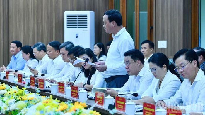 Ban Thường vụ Tỉnh ủy Tuyên Quang tham dự cuộc làm việc. (Ảnh: THANH GIANG)
