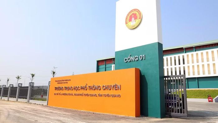 Hiệu trưởng Trường trung học phổ thông Chuyên Tuyên Quang bị khởi tố vì liên quan vụ việc “Lợi dụng chức vụ, quyền hạn trong khi thi hành công vụ” trong Kỳ thi tốt nghiệp trung học phổ thông năm 2026.