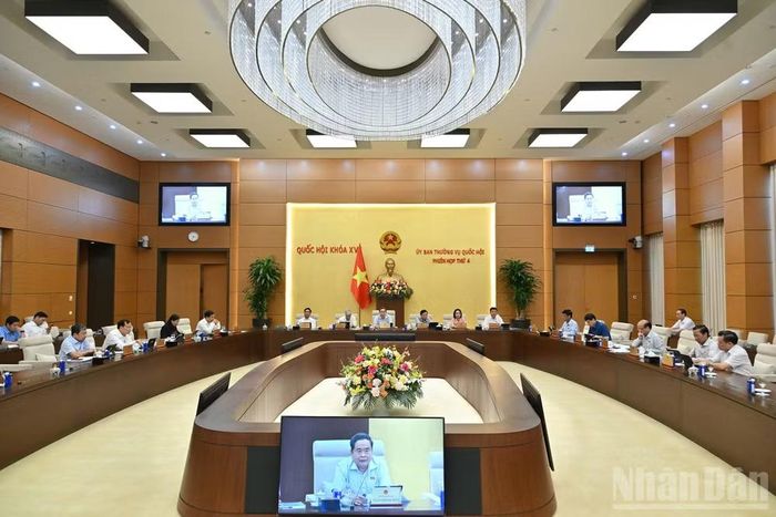 Quang cảnh phiên họp. (Ảnh: THỦY NGUYÊN)