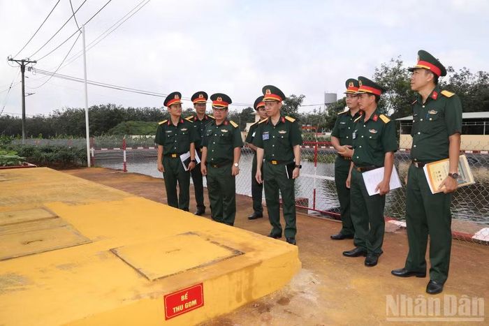 Chấm điểm thi khu vực bể thu gom xử lý nước thải.