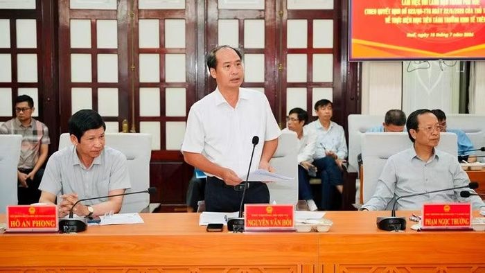 Đại diện các bộ, ngành của Trung ương tham gia đóng góp ý kiến về phát triển du lịch bản sắc, giá trị cao; nhân lực để vận hành chính quyền địa phương 2 cấp; mô hình quản lý đô thị; phát huy bản sắc, nâng cao chất lượng giáo dục tại địa phương...