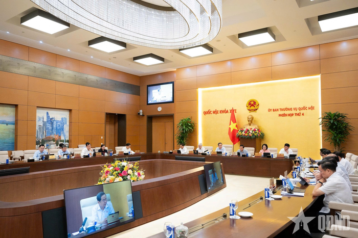 Quang cảnh phiên họp. 