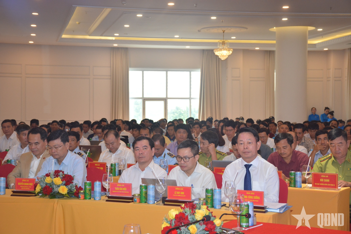  Các đại biểu dự hội thảo.