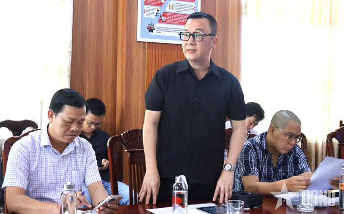  Đại diện phóng viên Trung tâm Truyền hình Việt Nam khu vực miền Trung - Tây Nguyên (VTV8) phát biểu, đặt câu hỏi về công tác truyền thông của chương trình. 
