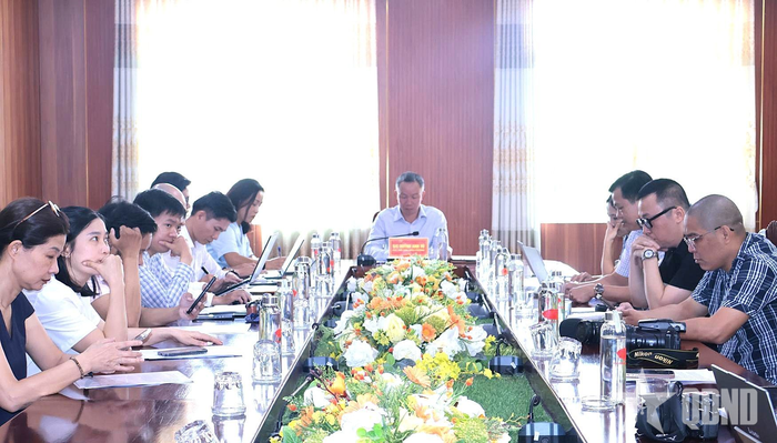Quang cảnh buổi họp báo. 
