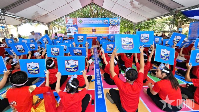  Sôi nổi Cuộc thi “Em yêu biển, đảo quê hương” do Bộ tư lệnh Vùng Cảnh sát biển 2 phối hợp với Ban Tuyên giáo và Dân vận Tỉnh ủy Quảng Ngãi, Sở Giáo dục và Đào tạo tỉnh Quảng Ngãi tổ chức tại đặc khu Lý Sơn. 