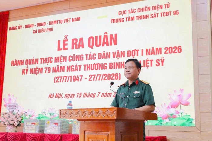 Đại tá Bùi Anh Tuấn, Bí thư Đảng ủy, Chính trị viên Trung tâm 95 phát biểu tại buổi lễ. 