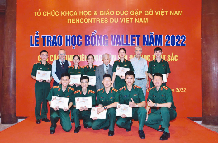 Trần Trương Công Cường (thứ hai, bên trái, hàng ngồi). Ảnh do nhân vật cung cấp