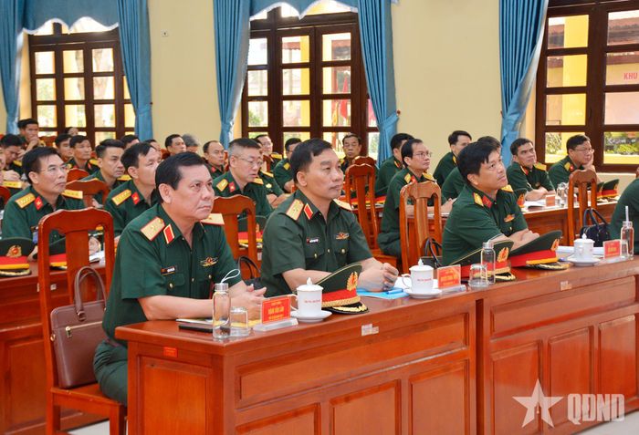 Các đại biểu tham dự khai mạc hội thi tại Trung đoàn 88.