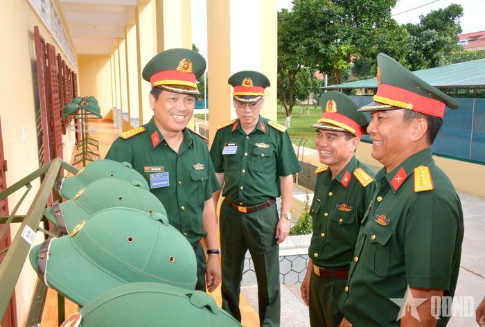Ban chỉ đạo, Ban giám khảo hội thi tham quan, chấm thi tại đơn vị. 