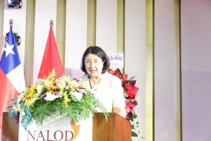 Đại sứ Đặc mệnh toàn quyền Cộng hòa Chile tại Việt Nam Nasly Isabel Bernal Prado phát biểu tại lễ kỷ niệm. Ảnh: P.T