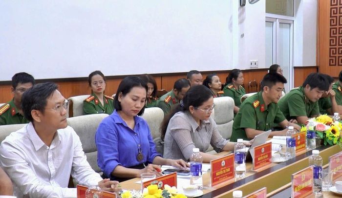 Các đại biểu tham dự hội nghị.