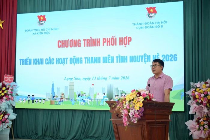 Đồng chí Nông Đức Vượng - Phó Bí thư Thường trực Đảng ủy xã phát biểu tại chương trình.