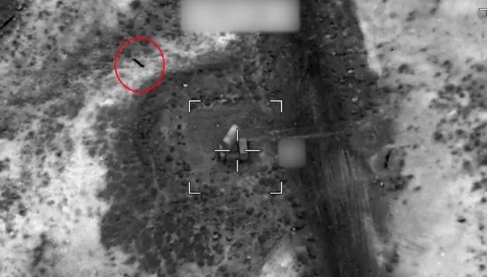 Ảnh chụp màn hình từ video của CENTCOM về cuộc tấn công chính xác nhằm vào nhiều mục tiêu quân sự của Iran. Ảnh: CENTCOM