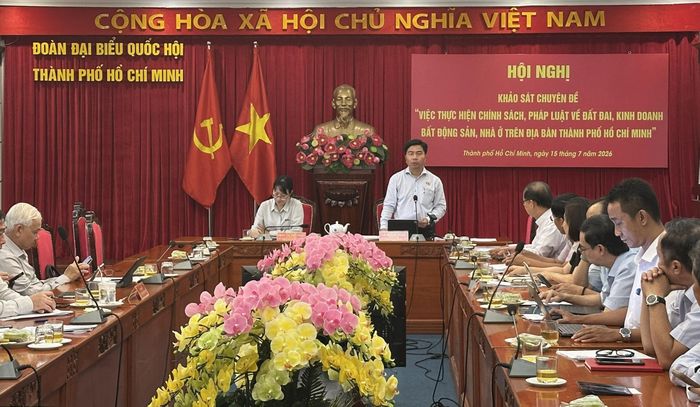  Ông Võ Hoàng Ngân, Phó Trưởng đoàn chuyên trách Đoàn Đại biểu Quốc hội TPHCM phát biểu kết luận tại hội nghị. Ảnh: THANH HIỀN 