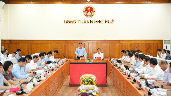 Phó Thủ tướng Lê Tiến Châu làm việc với lãnh đạo TP Huế về tình hình thực hiện các nhiệm vụ trọng tâm 6 tháng đầu năm 2026 và phương hướng, nhiệm vụ thời gian tới