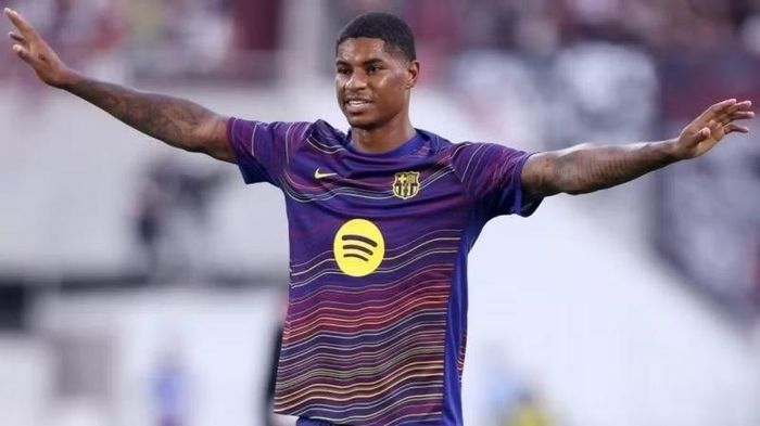 Theo Fabrizio Romano, cuộc trao đổi này sẽ quyết định liệu Rashford tiếp tục gắn bó với Old Trafford hay chia tay đội bóng sau nhiều năm cống hiến.
