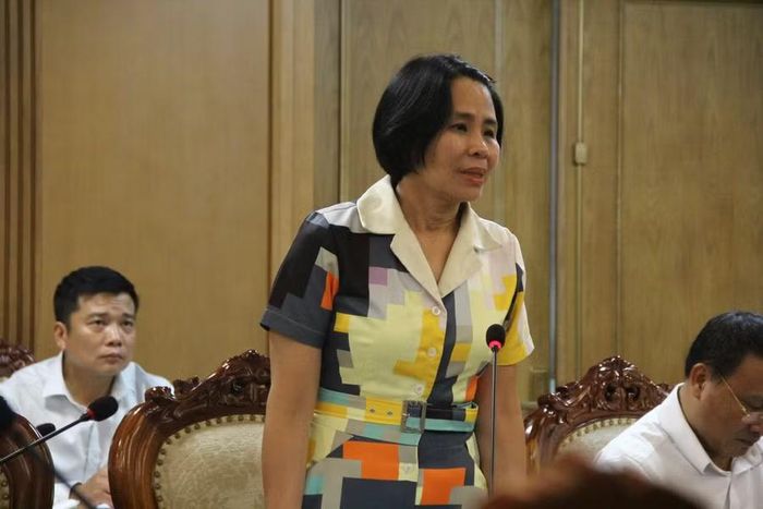 Đại biểu trao đổi tại cuộc họp.