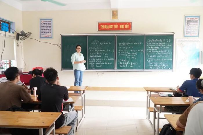 Các địa phương rà soát, cơ cấu lại đội ngũ cán bộ quản lý, giáo viên và nhân viên theo hướng sử dụng hiệu quả nguồn nhân lực hiện có. Ảnh: Hồ Lài