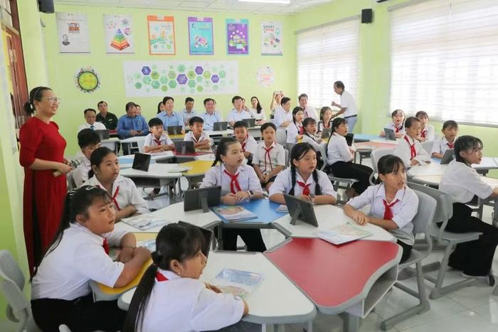 Thời gian qua, ngành Giáo dục tỉnh Đồng Tháp chú trọng áp dụng khoa học công nghệ, chuyển đổi số trong trường học.