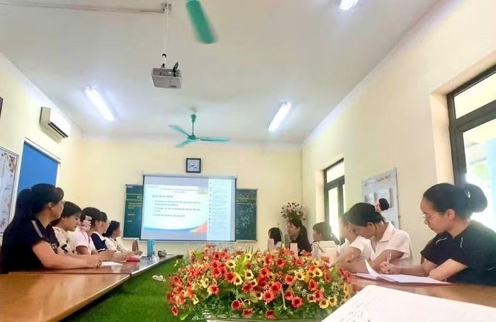 Trong dịp hè 2026, cán bộ giáo viên nhà trường tích cực tham gia tập huấn chuyên môn.
