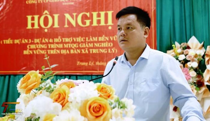 Ông Ngân Văn Lon - Phó Chủ tịch UBND xã Trung Lý phát biểu trong Hội nghị triển khai Chương trình Mục tiêu quốc gia giảm nghèo bền vững tại địa phương.