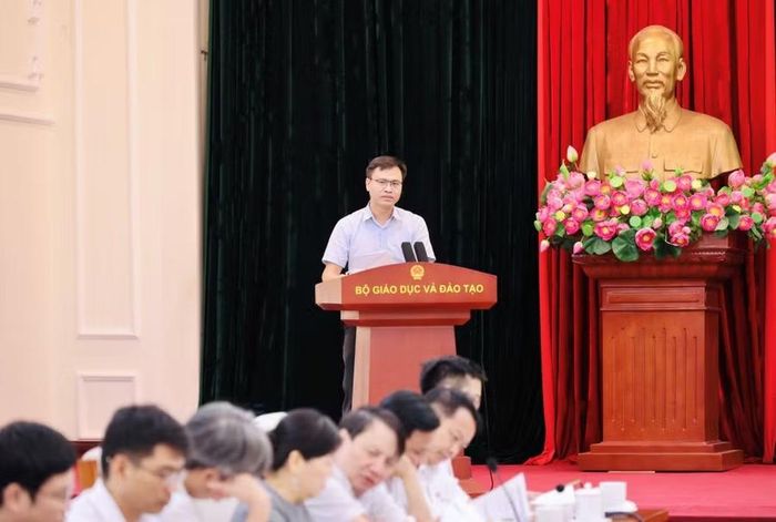 Ông Trần Thanh Đạm, Cục trưởng Cục Giáo dục nghề nghiệp - Giáo dục thường xuyên phát biểu tại hội thảo. Ảnh: Nguyễn Mạnh.