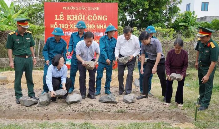 143 căn nhà của gia đình chính sách, người có công được khởi công xây mới và sửa chữa đợt này.