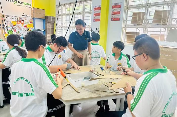 Giờ học STEM của học sinh Trường THPT Nguyễn Chí Thanh (phường Tân Bình). Ảnh: Minh Anh.